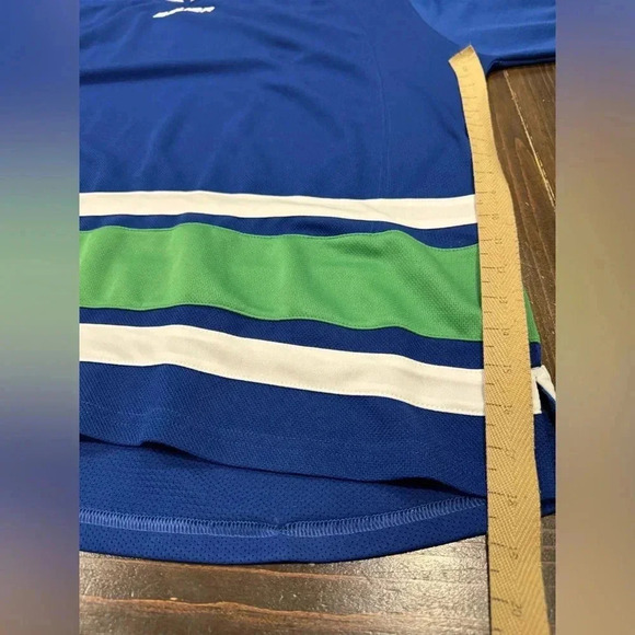 Bauer Vancouver Canucks Blank Hockey  Jersey - Mens XXL - Picture 10 of 10